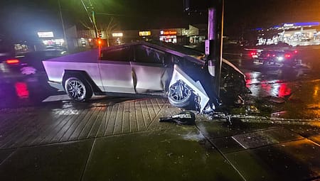 Tesla Cybertruck: Elon Musk’ın Yeni Elektrikli Pikabı